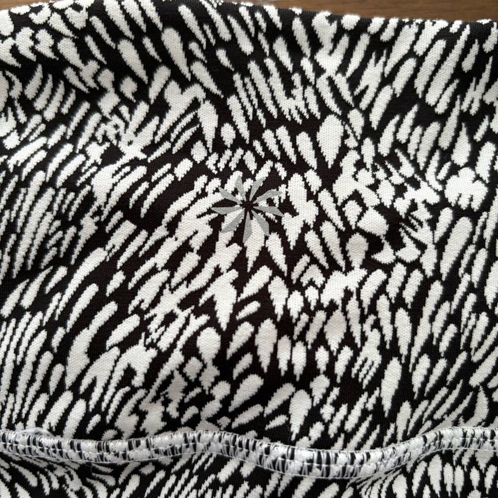 Athleta Ultimate Stash II Textured 7/8 Leggings SZ L Black White Activewear - Picture 10 of 10